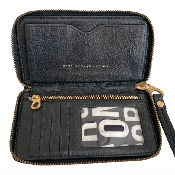 MARC BY MARC JACOBS Classic Q Italian Pebbled Leather Wristlet Wallet Zip Black - Picture 4 of 9